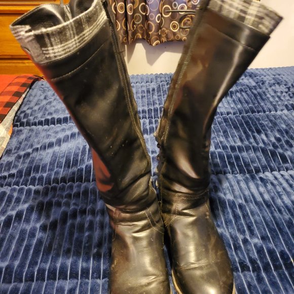 Boots - Picture 2 of 3